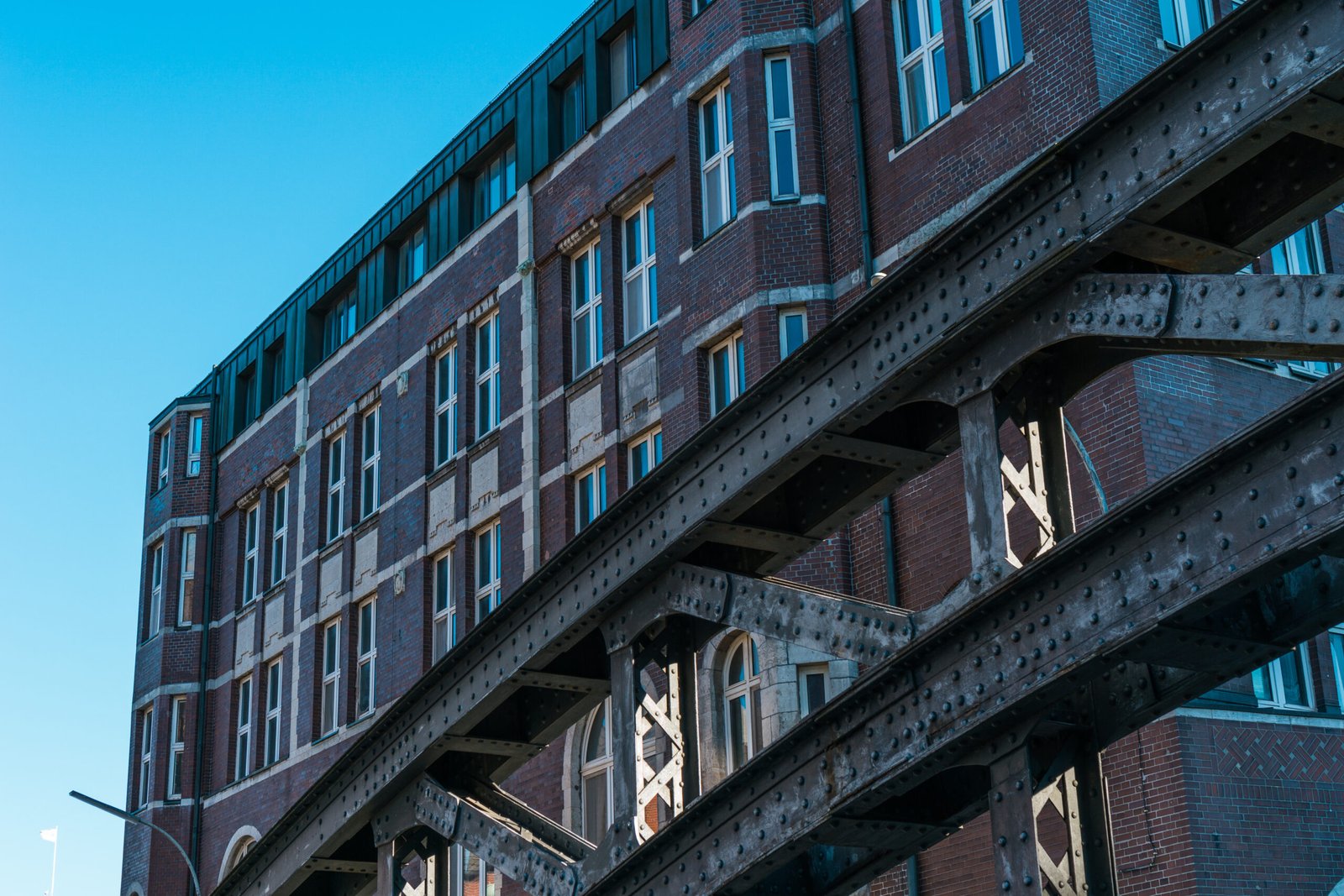 High-Performance Concrete (UHPC)